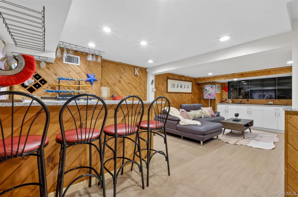 125 Mimosa Drive East Hills, NY 11576