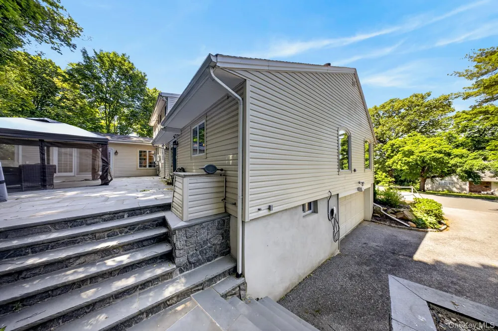 125 Mimosa Drive East Hills, NY 11576