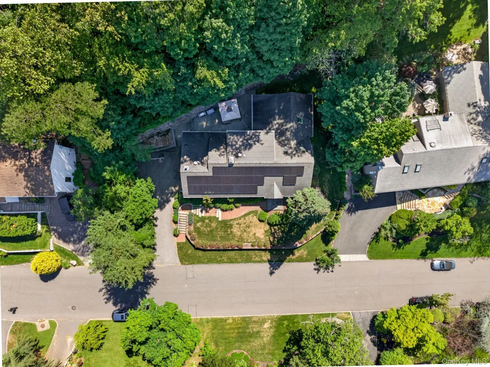 125 Mimosa Drive East Hills, NY 11576