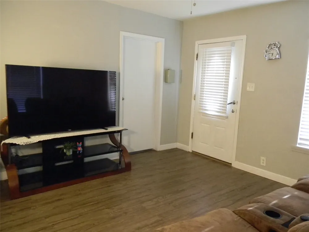 2320 S Denley Drive Dallas, TX 75216