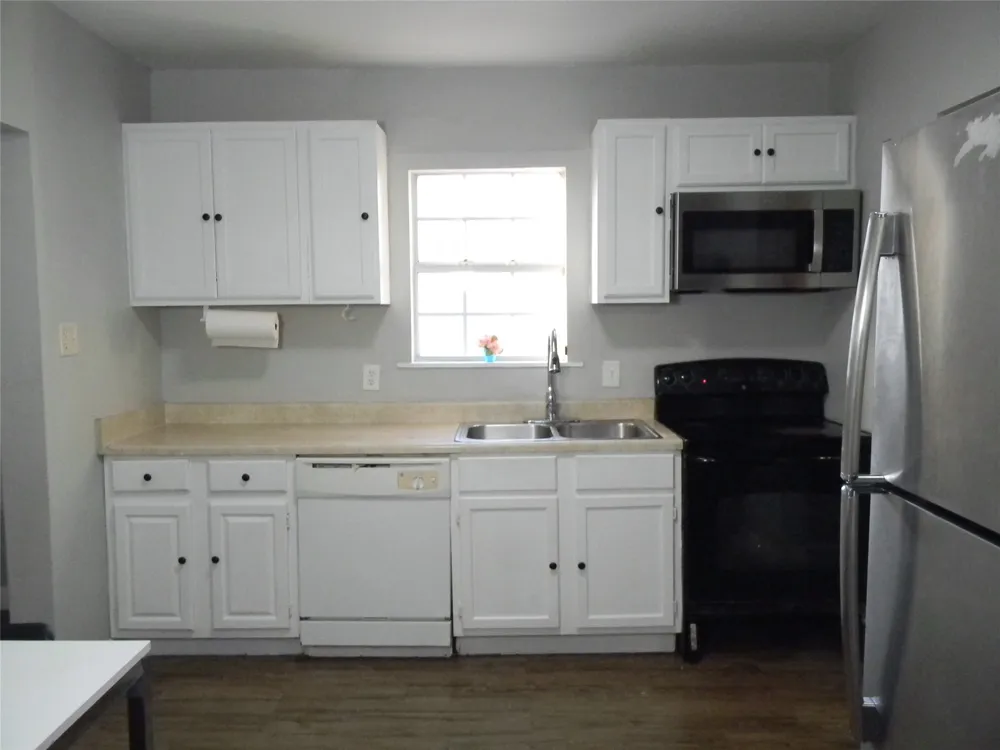 2320 S Denley Drive Dallas, TX 75216