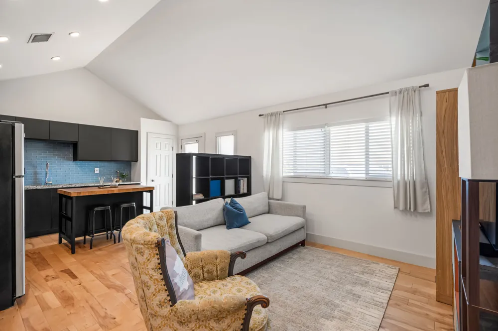 1307 E 52nd Street #4