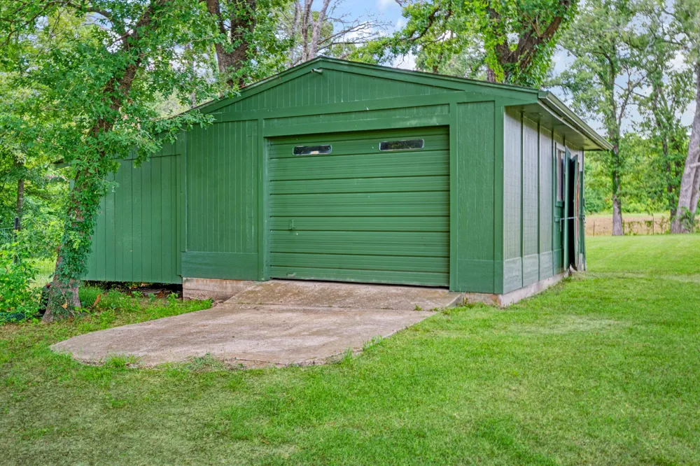 848 CR 15300 Deport, TX 75435