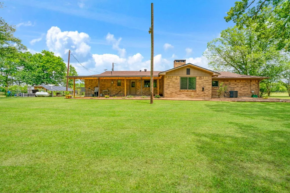 848 CR 15300 Deport, TX 75435