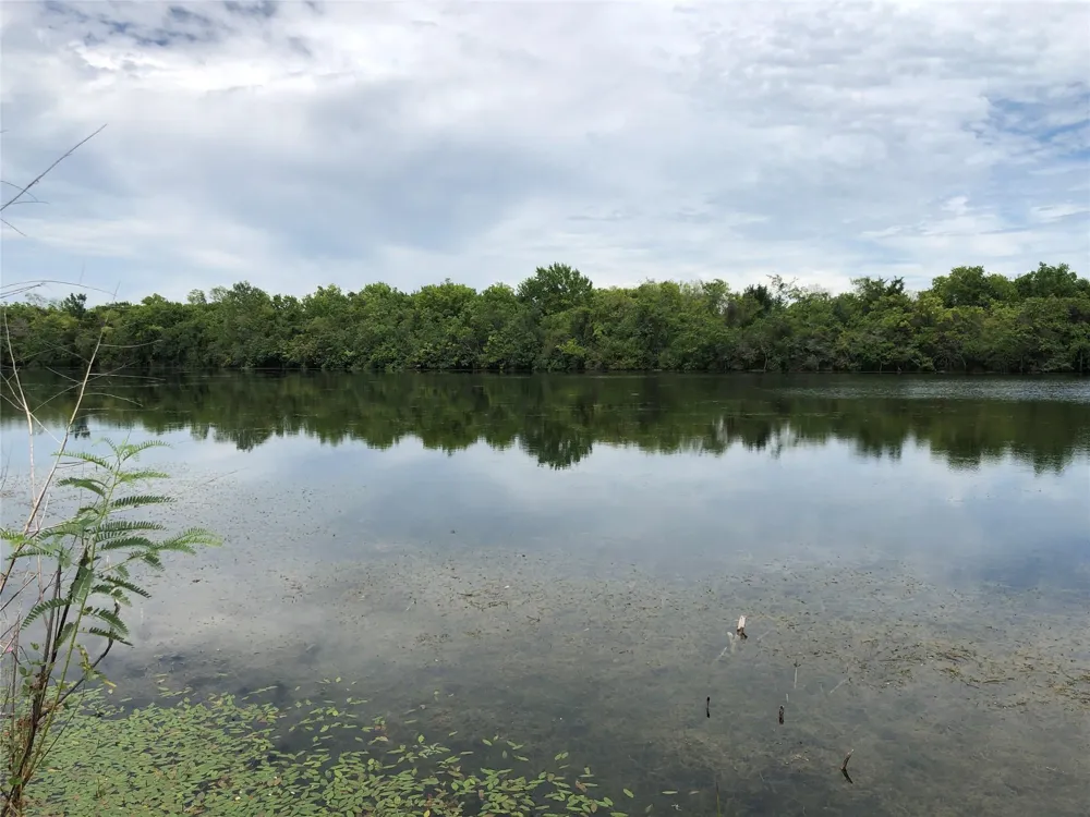 1 Steele Road Highlands, TX 77562