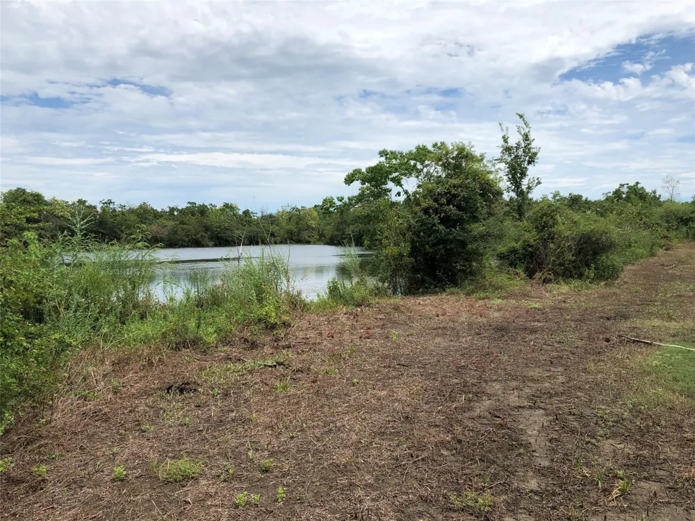 1 Steele Road Highlands, TX 77562