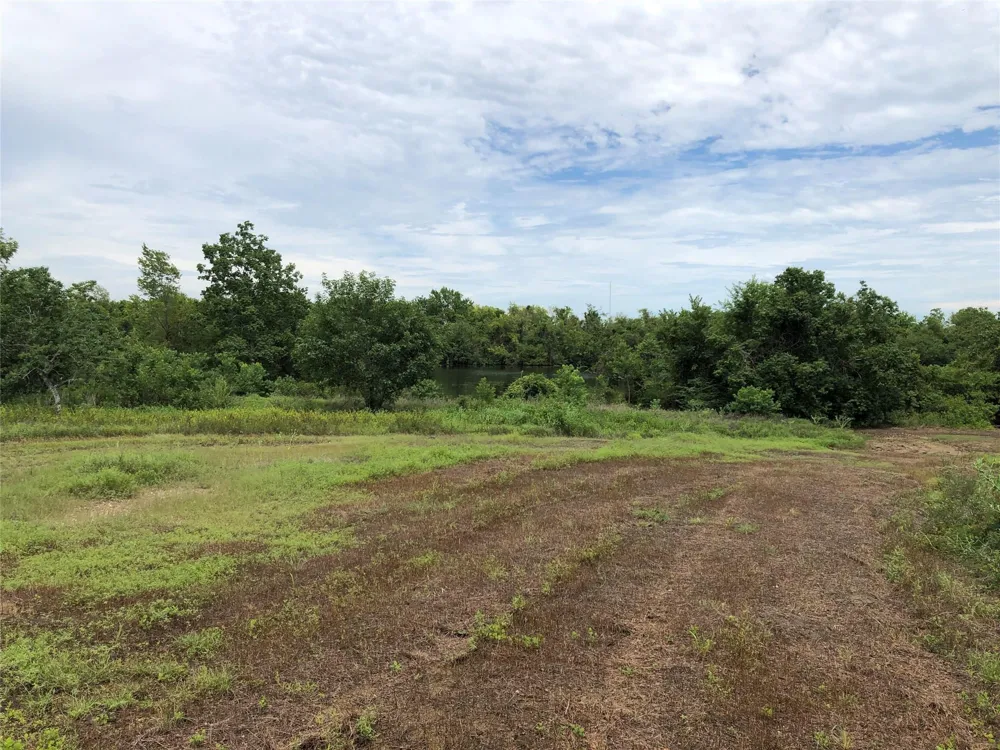 1 Steele Road Highlands, TX 77562