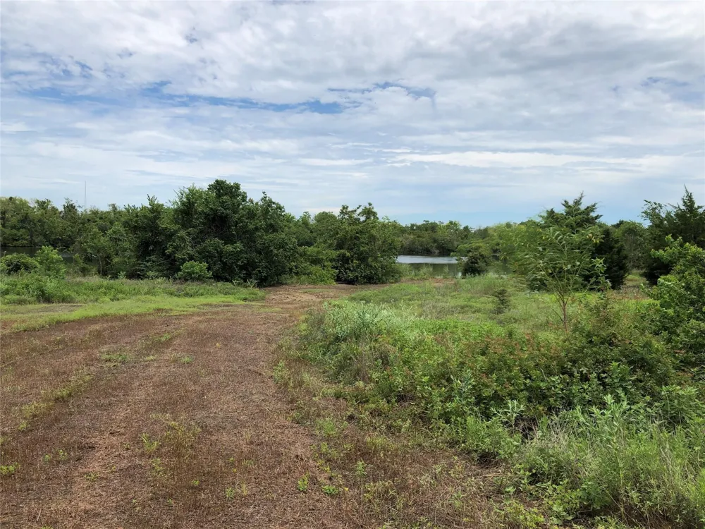 1 Steele Road Highlands, TX 77562