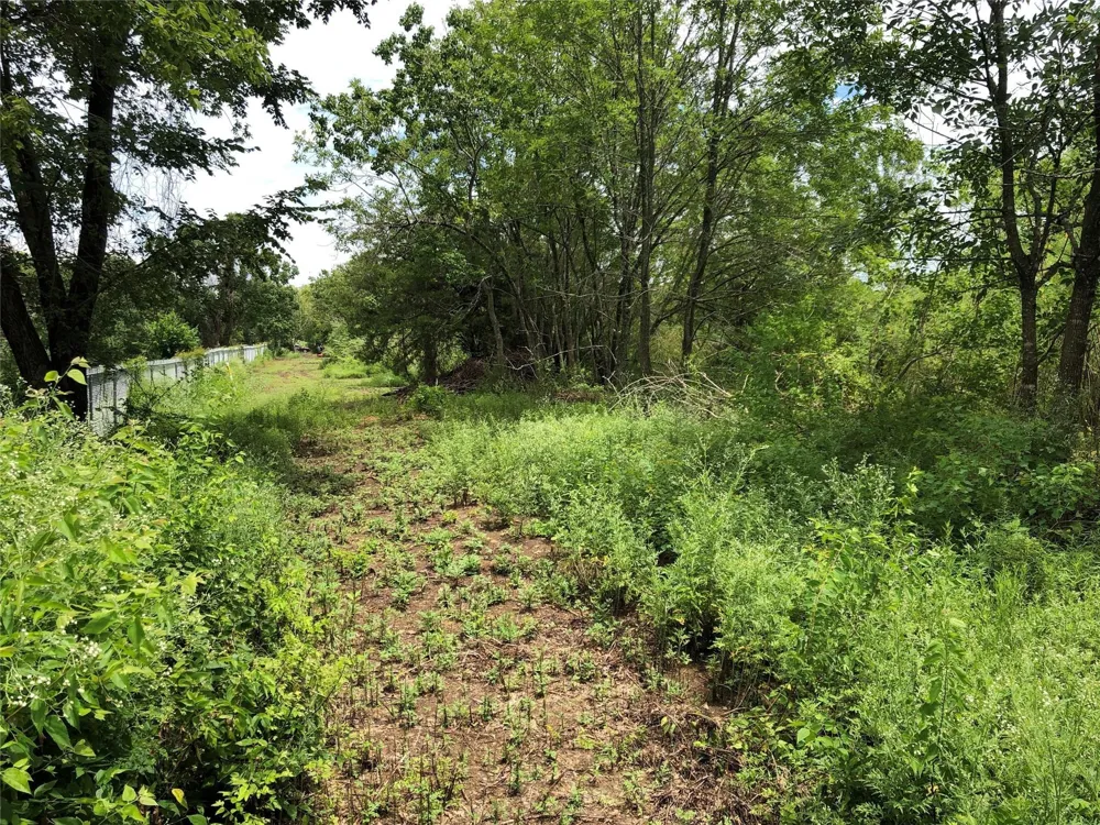 1 Steele Road Highlands, TX 77562