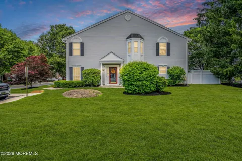 16 Sunningdale Circle