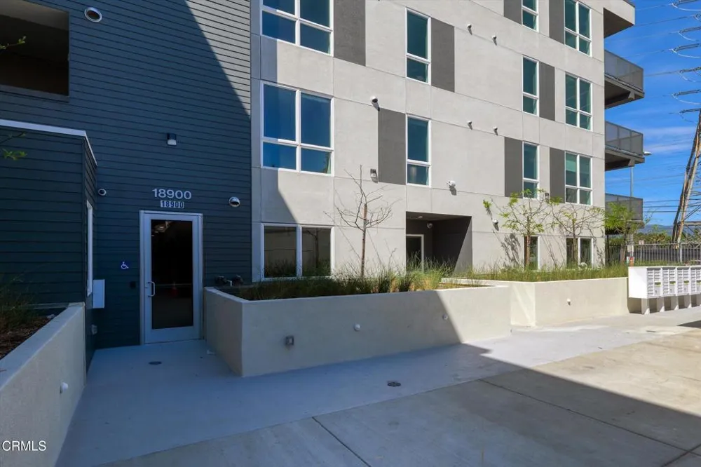 18900 Parthenia Street #205 Northridge, CA 91324