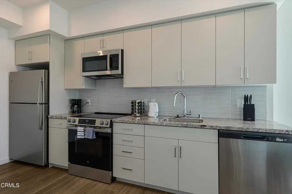 18900 Parthenia Street #205 Northridge, CA 91324