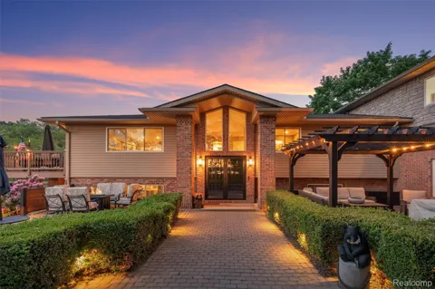 8950 Riverview