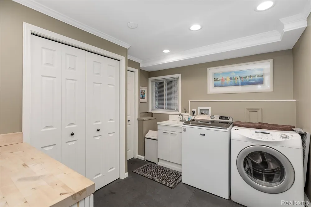 8950 Riverview Dexter Township, MI 48169