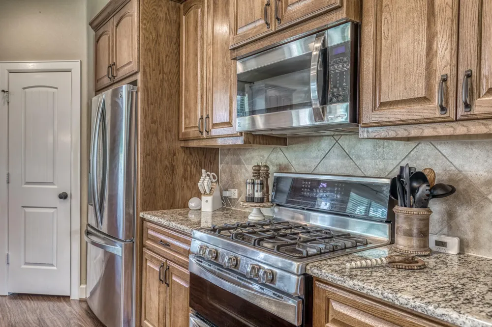 586 Ruby Drive Bellville, TX 77418