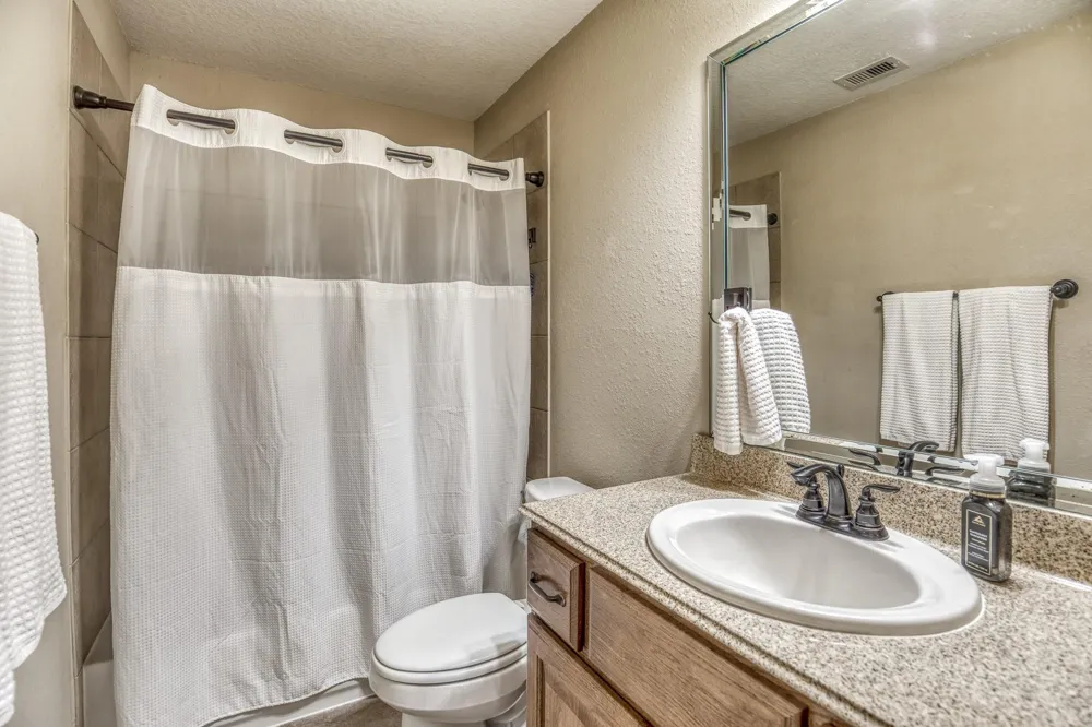 586 Ruby Drive Bellville, TX 77418