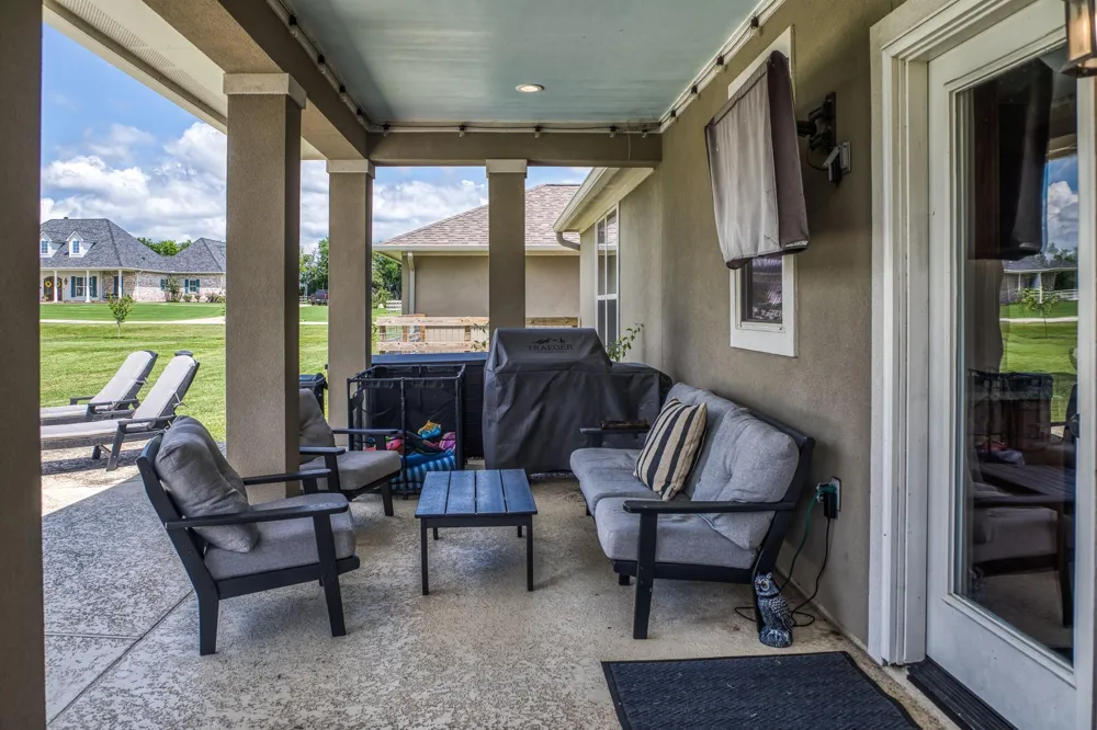 586 Ruby Drive Bellville, TX 77418