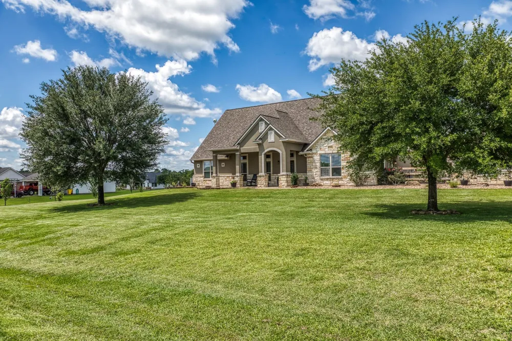 586 Ruby Drive Bellville, TX 77418