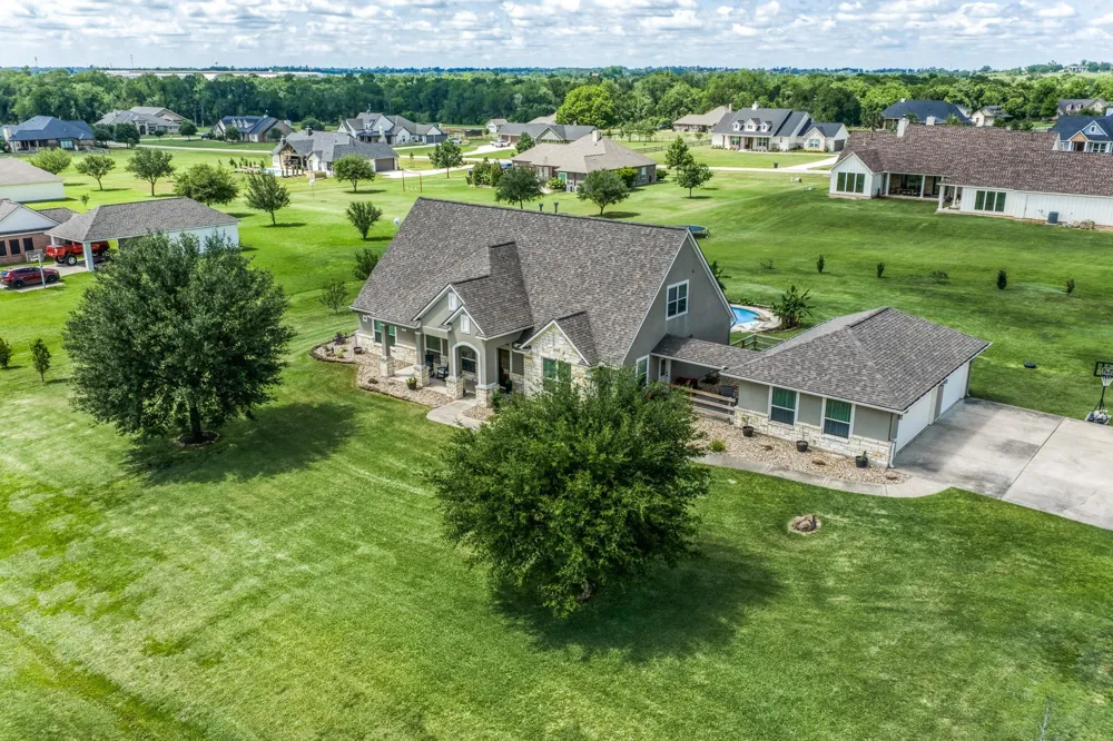 586 Ruby Drive Bellville, TX 77418