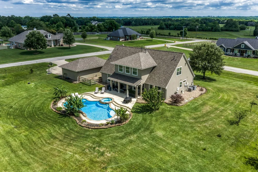 586 Ruby Drive Bellville, TX 77418