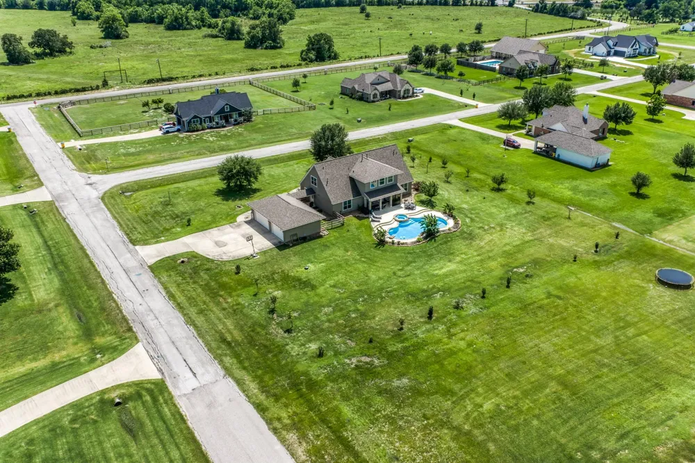 586 Ruby Drive Bellville, TX 77418