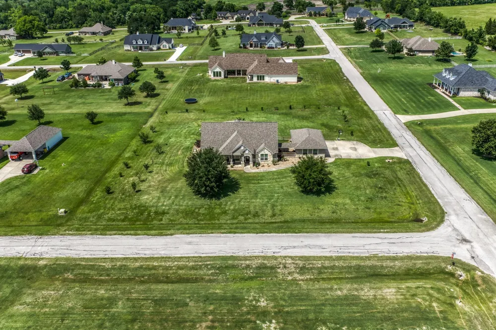 586 Ruby Drive Bellville, TX 77418