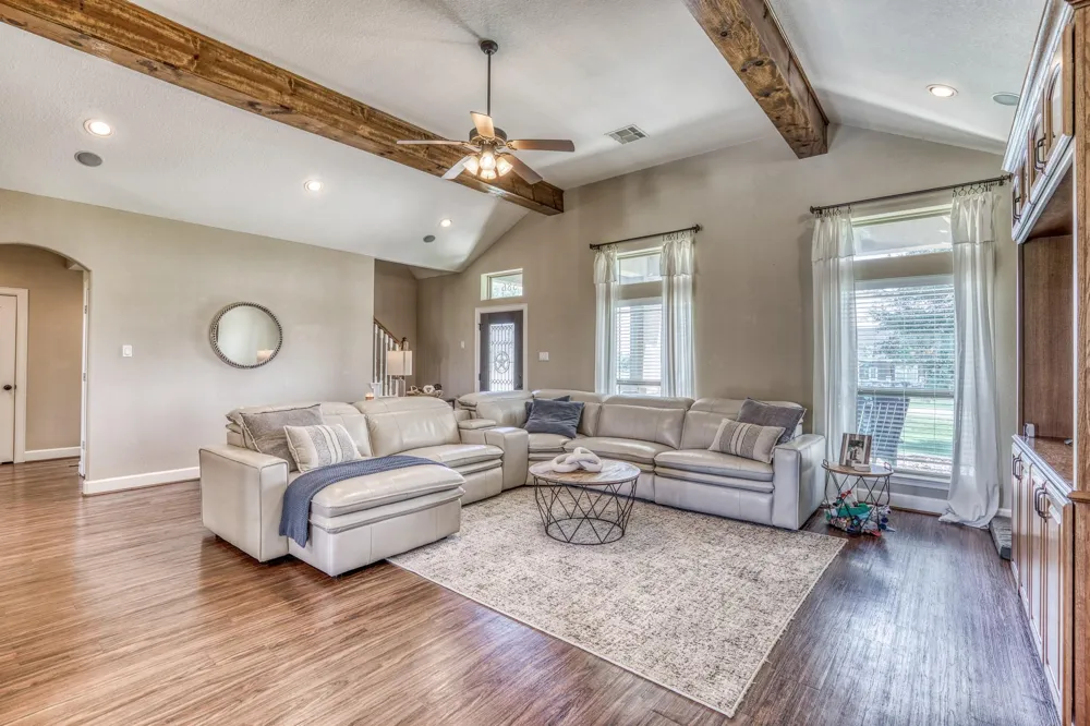 586 Ruby Drive Bellville, TX 77418