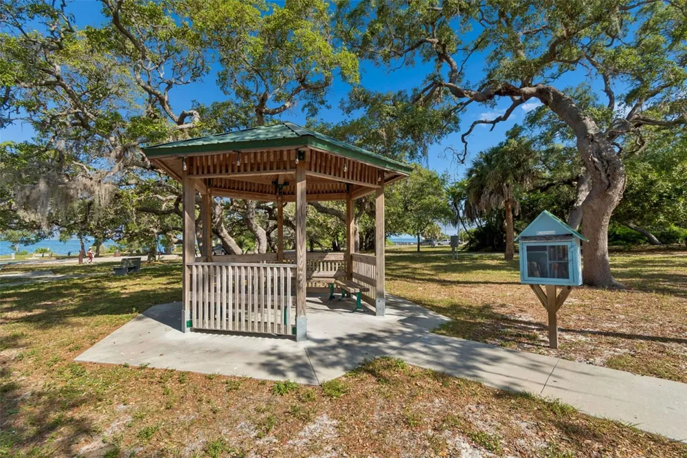 416 TENNESSEE AVENUE Crystal Beach, FL 34681