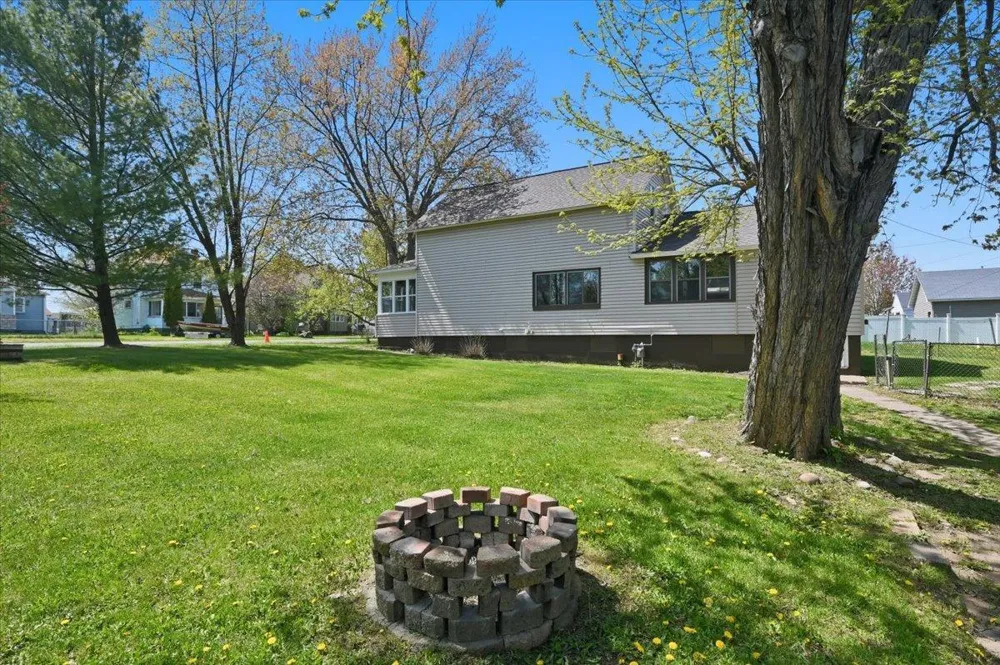 5319 E 3rd Street Superior, WI 54880