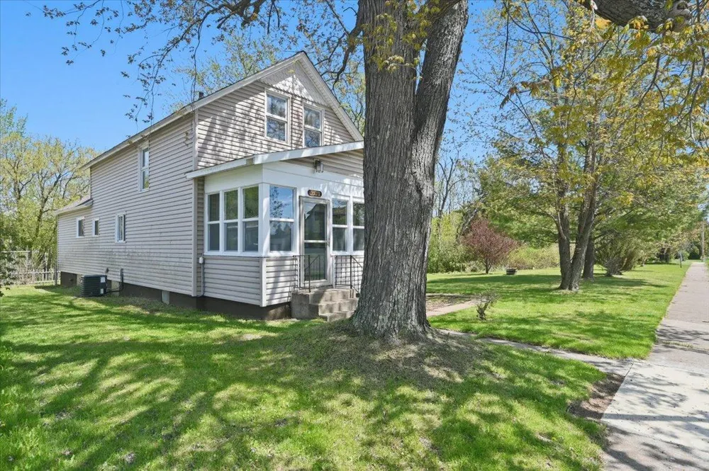 5319 E 3rd Street Superior, WI 54880