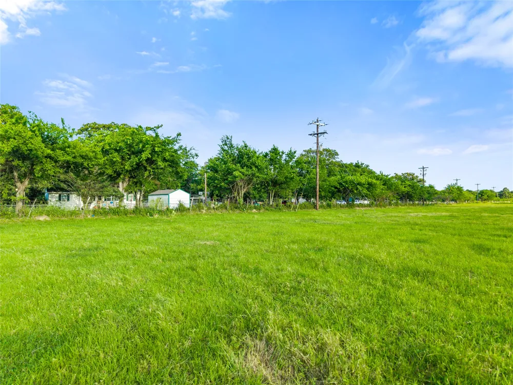 4 W Cedar Creek Parkway Kemp, TX 75143