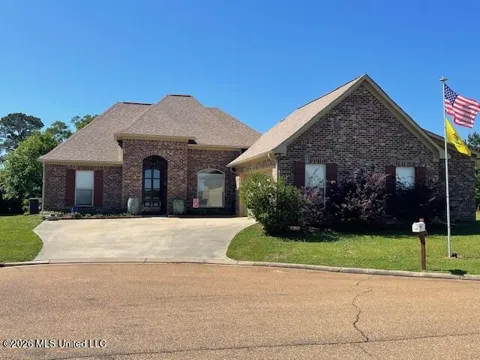 1018 Fairway Cove