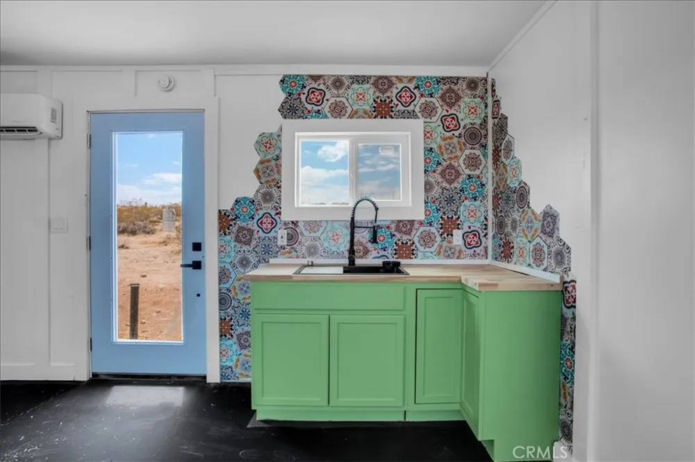 777 Quail Bush Road Landers, CA 92285