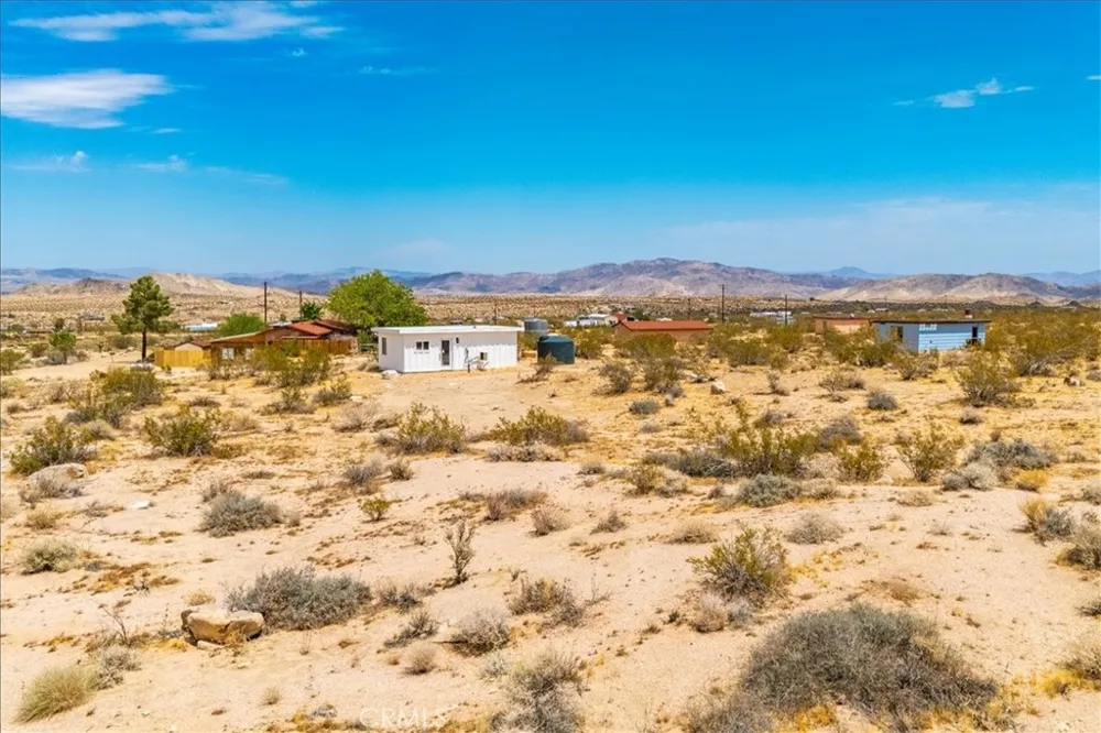 777 Quail Bush Road Landers, CA 92285