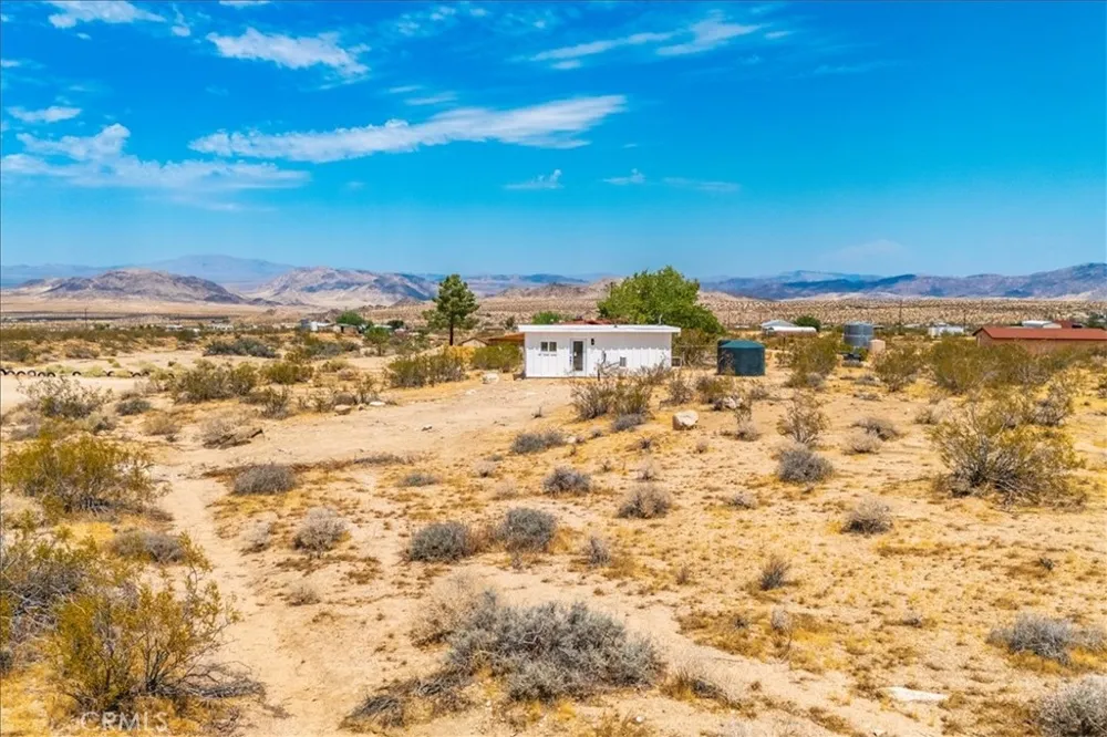 777 Quail Bush Road Landers, CA 92285