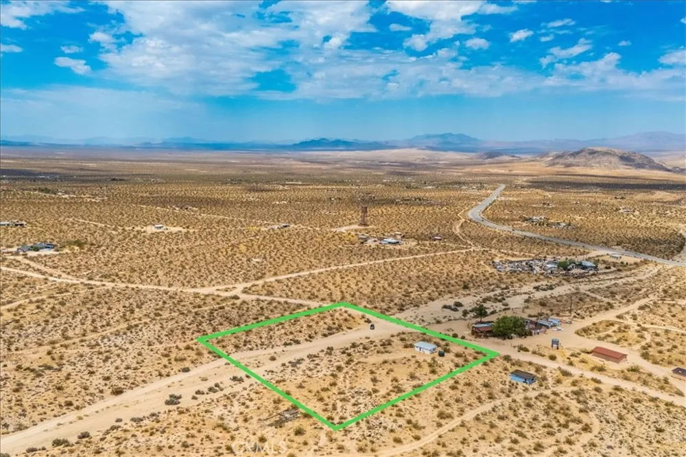 777 Quail Bush Road Landers, CA 92285