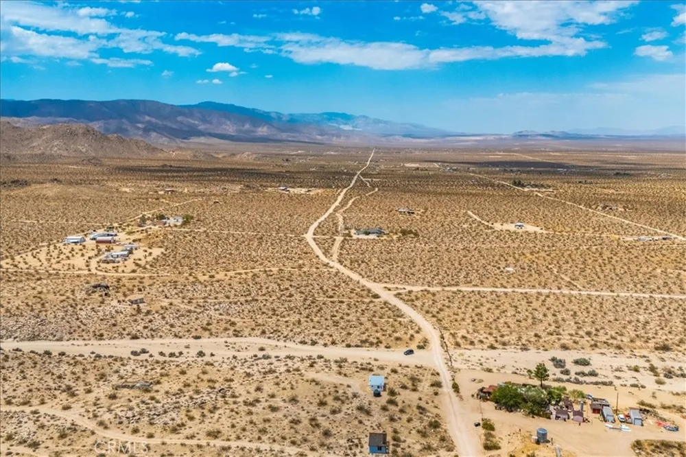 777 Quail Bush Road Landers, CA 92285