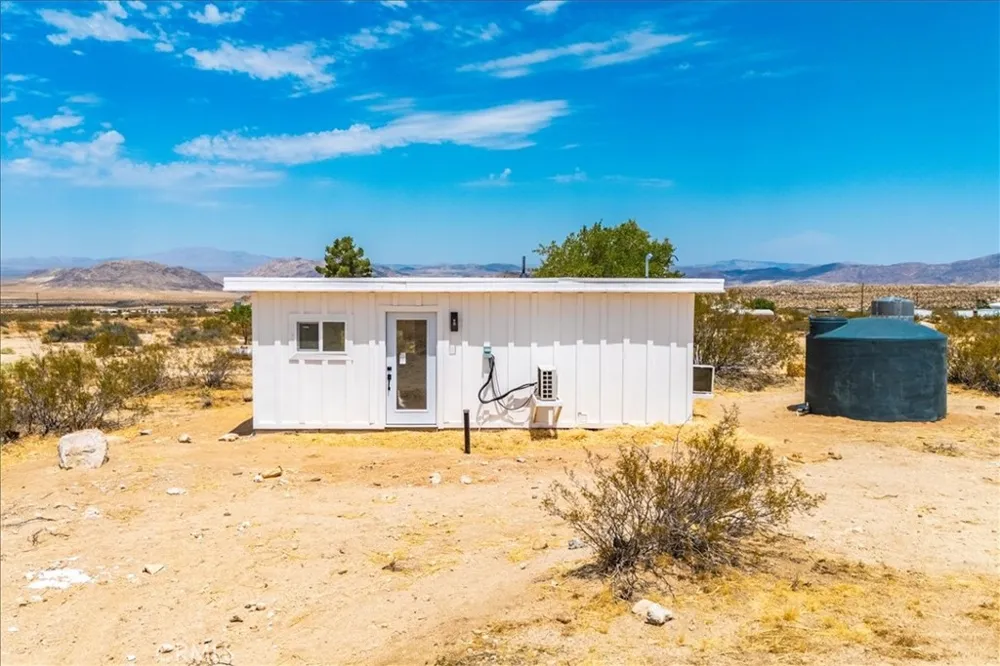 777 Quail Bush Road Landers, CA 92285