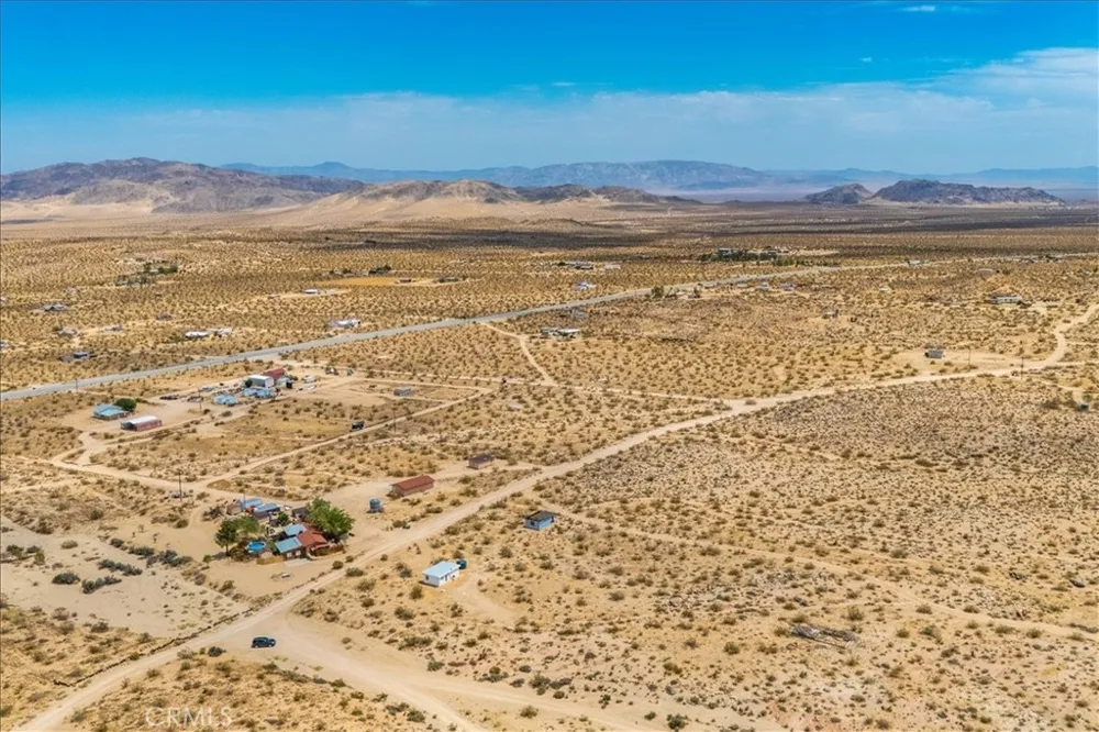 777 Quail Bush Road Landers, CA 92285