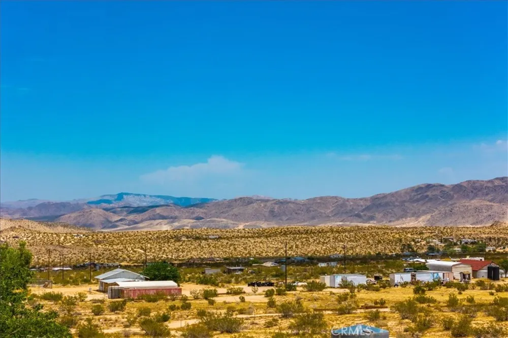 777 Quail Bush Road Landers, CA 92285