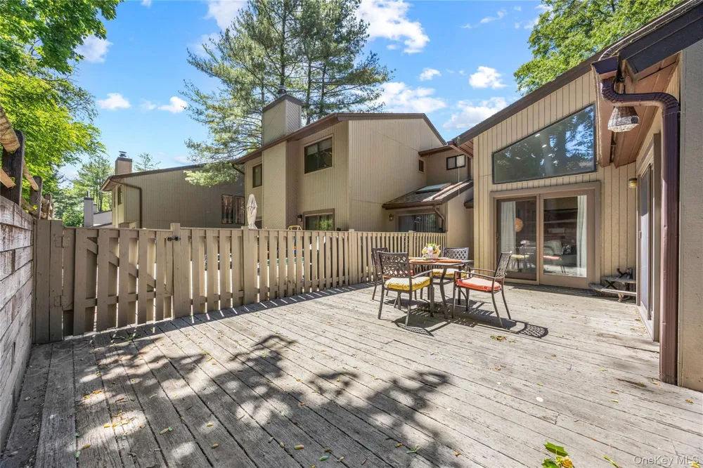246 Hamlet Drive Jericho, NY 11753