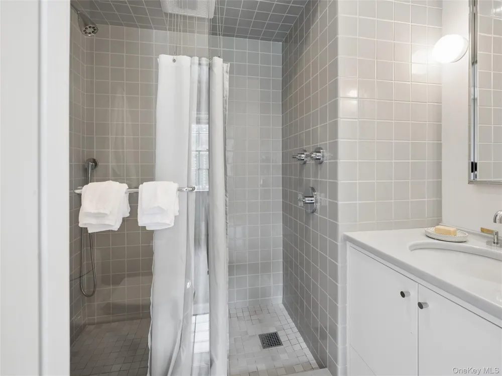 1384 Park Lane Pelham, NY 10803