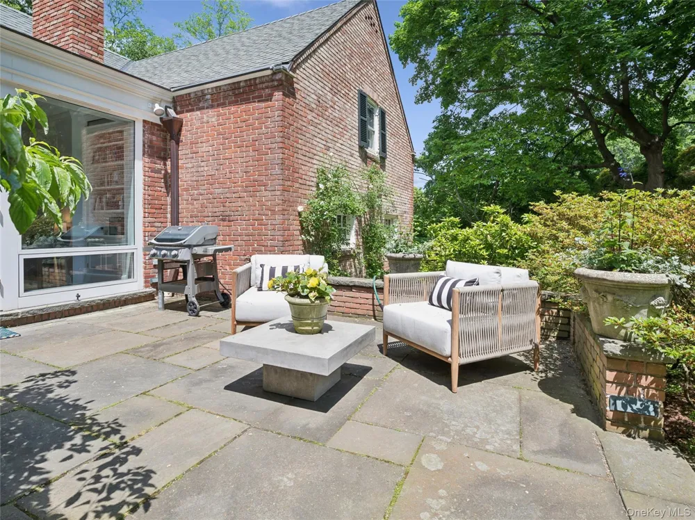 1384 Park Lane Pelham, NY 10803