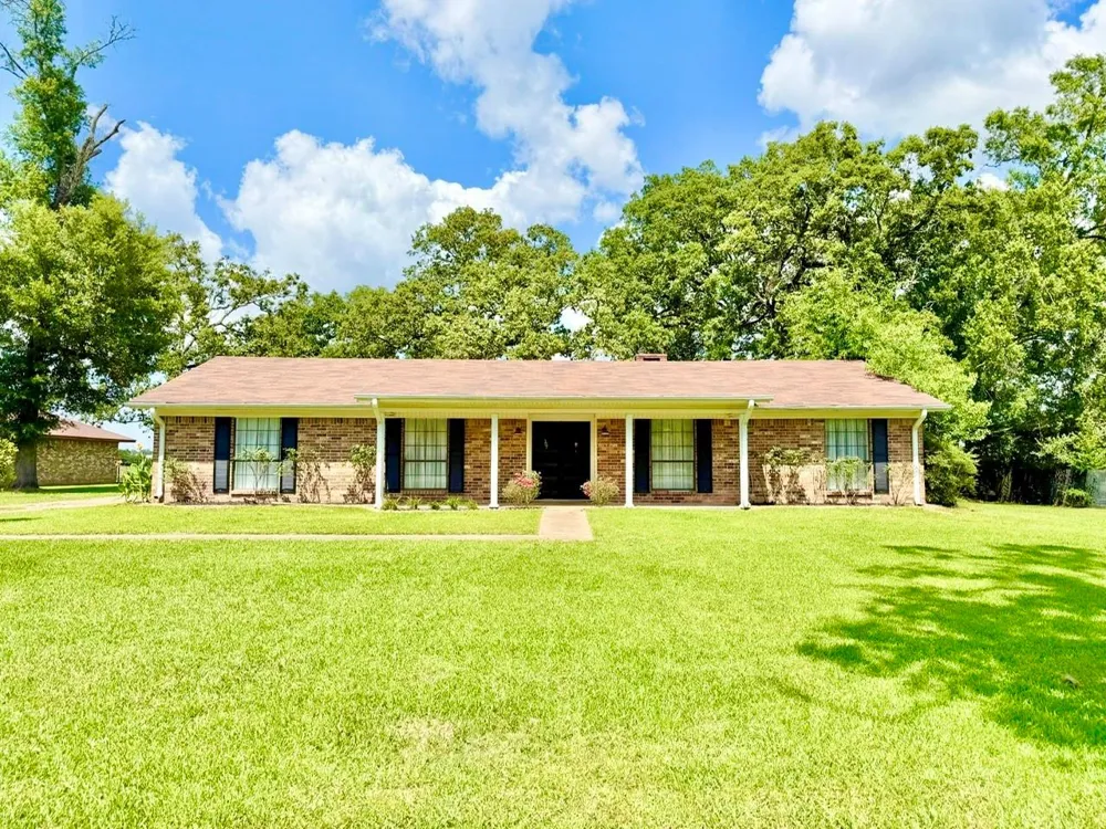 307 Trailwood Drive Crockett, TX 75835