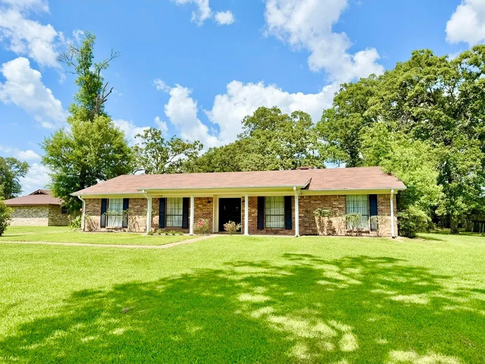307 Trailwood Drive Crockett, TX 75835