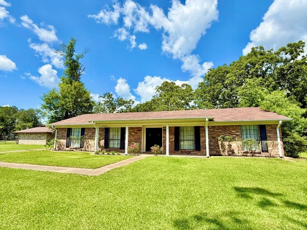 307 Trailwood Drive Crockett, TX 75835