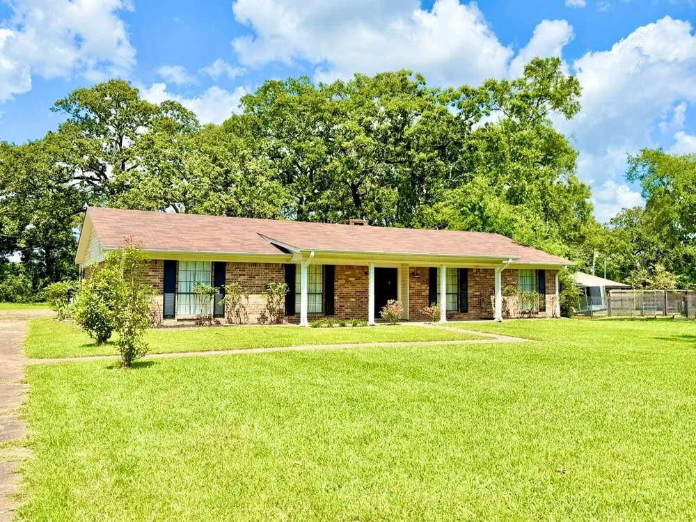 307 Trailwood Drive Crockett, TX 75835