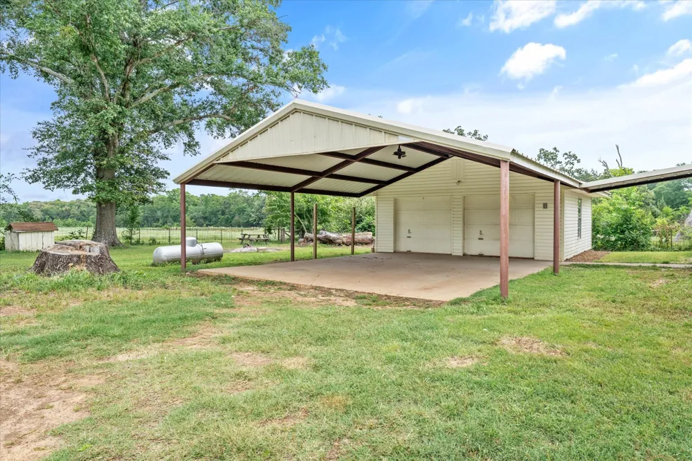 881 VZ County Road 4605 Ben Wheeler, TX 75754
