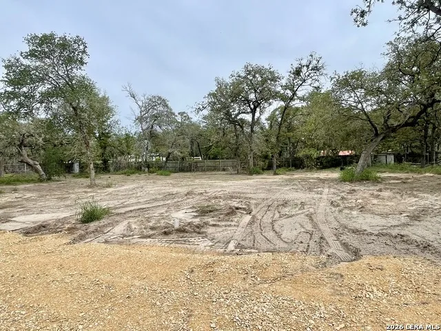204 HICKORY HILL DR La Vernia, TX 78121
