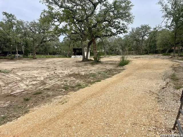 204 HICKORY HILL DR La Vernia, TX 78121